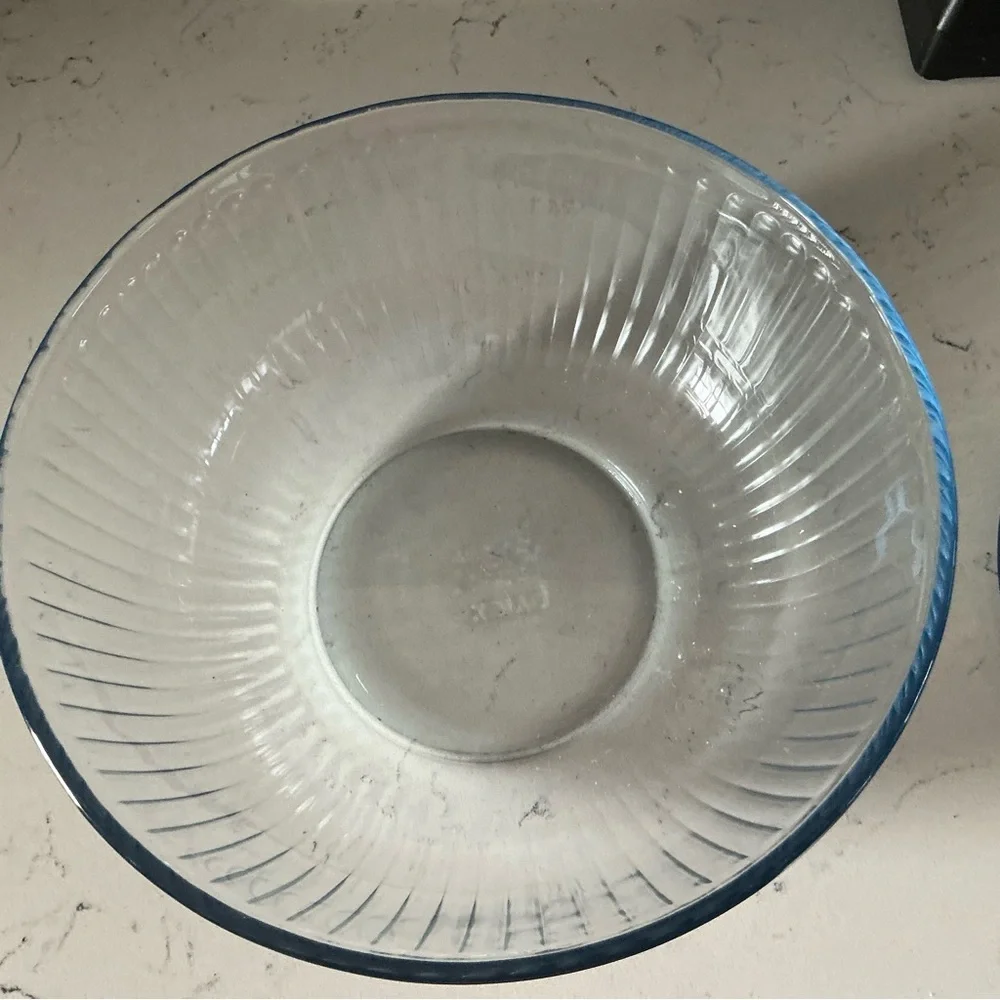 Pyrex 4.5 L ribbed clear glass mixing bowl with navy blue lid #7403-S - Picture 5 of 6